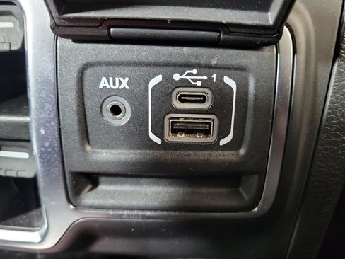 Used 2023 Jeep Wrangler Unlimited Sahara AWD/4WD image 23