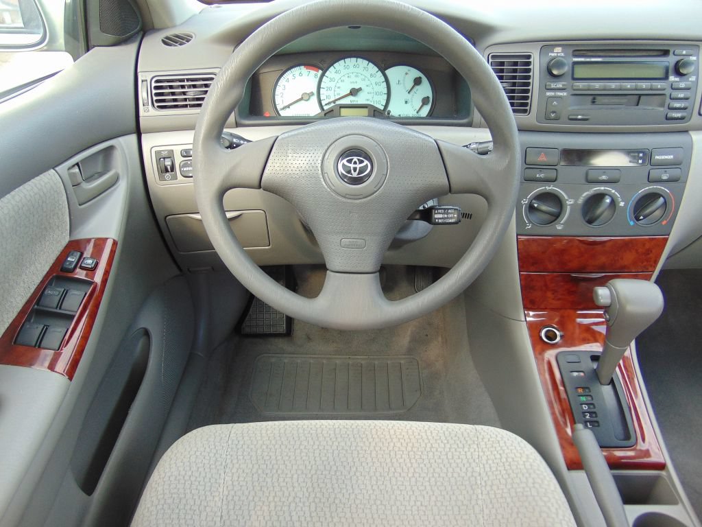 Used 2004 Toyota Corolla LE FWD image 18