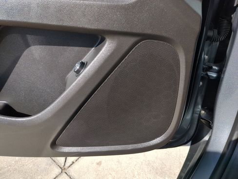 Used 2021 Chevrolet Traverse LT image 18