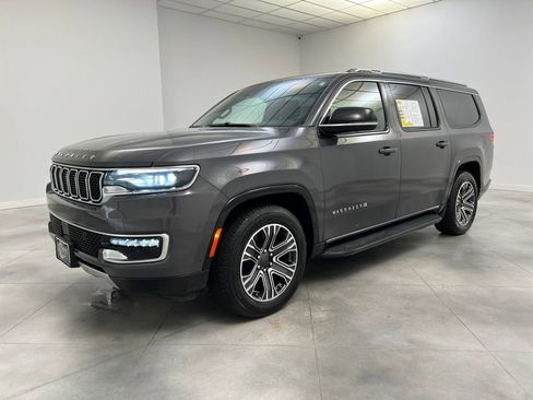 Used 2024 Jeep Wagoneer L Series II RWD image 3