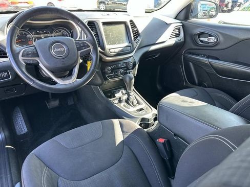 Used 2015 Jeep Cherokee Latitude w/ Cold Weather Group FWD image 19