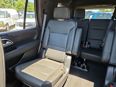 Used 2022 Chevrolet Tahoe LT w/ LT Signature Plus Package AWD/4WD image 13