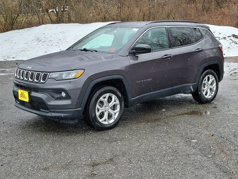 Used 2024 Jeep Compass Latitude AWD/4WD image 1