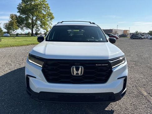 Used 2025 Honda Pilot Black Edition image 2