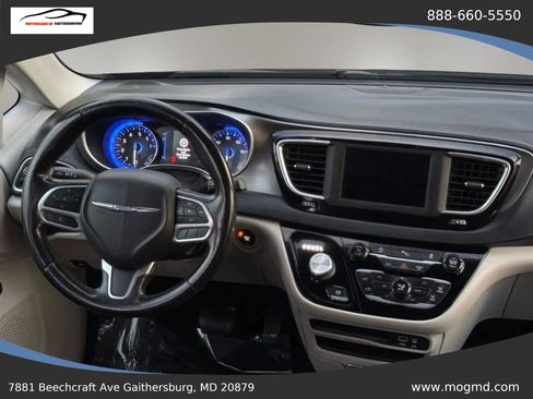 Used 2017 Chrysler Pacifica Touring-L FWD image 33