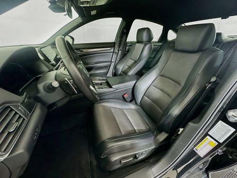 Used 2018 Honda Accord Sport image 13