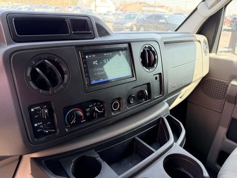 Used 2011 Ford E-350 and Econoline 350 XLT image 13