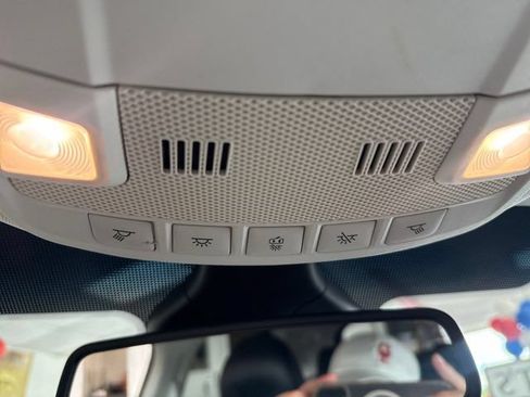 Used 2019 Ford Edge Titanium FWD image 14