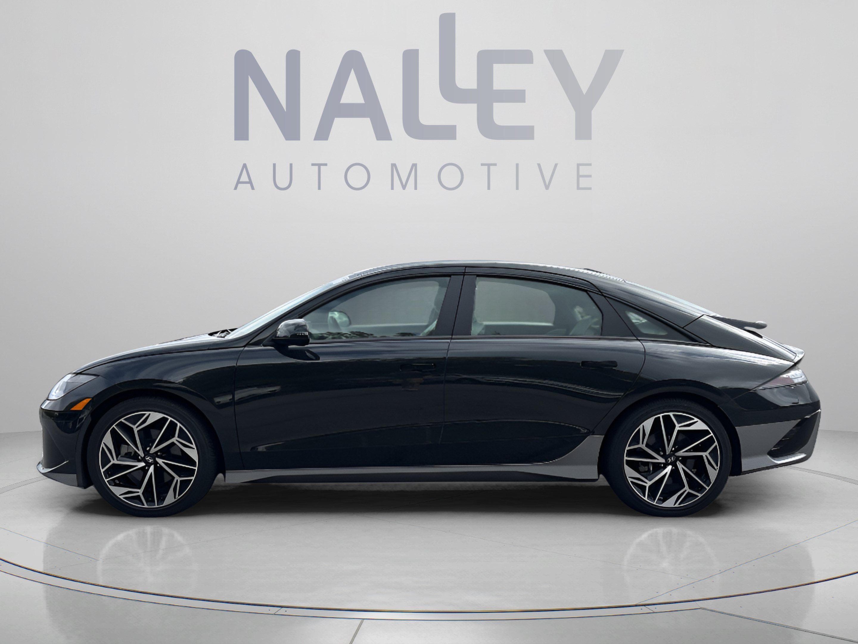 Used 2023 Hyundai Ioniq 6 SEL AWD/4WD image 2