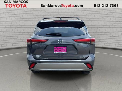 Used 2023 Toyota Highlander Platinum FWD image 7