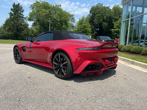 Used 2021 Aston Martin V8 Vantage Roadster RWD image 8