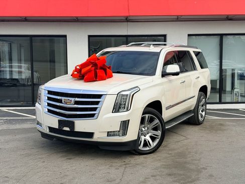 Used 2015 Cadillac Escalade Luxury image 1