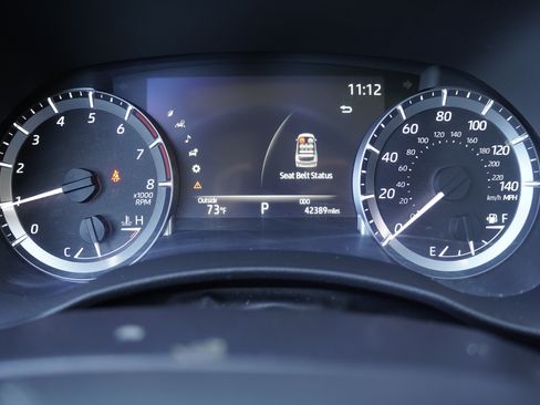 Used 2023 Toyota Highlander XLE AWD/4WD image 19