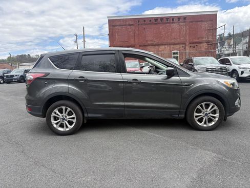 Used 2017 Ford Escape SE image 10