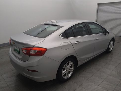 Used 2017 Chevrolet Cruze LT w/ Convenience Package FWD image 9