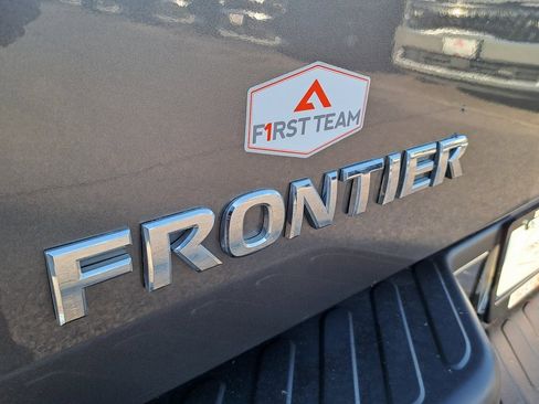 Used 2016 Nissan Frontier SV image 27