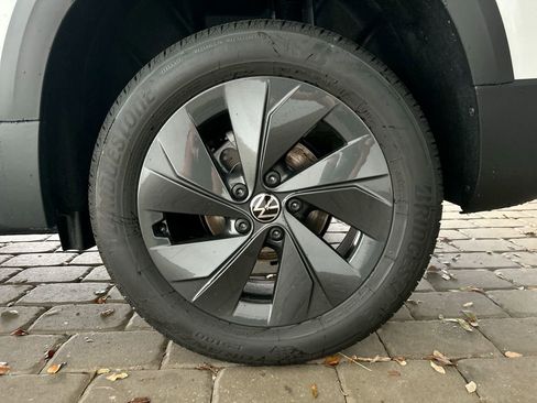 New 2026 Volkswagen Taos S image 38