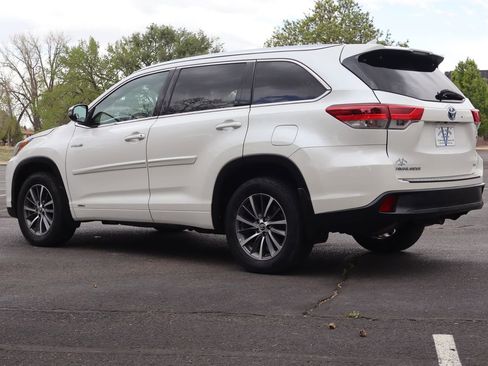 Used 2017 Toyota Highlander XLE AWD/4WD image 7