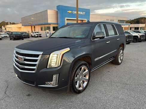 Used 2019 Cadillac Escalade Premium Luxury image 3