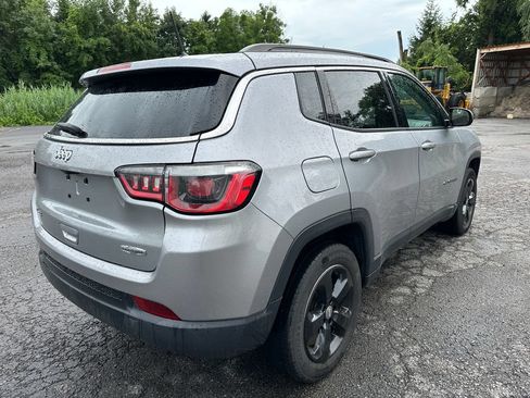 Used 2018 Jeep Compass Latitude w/ Cold Weather Group AWD/4WD image 13