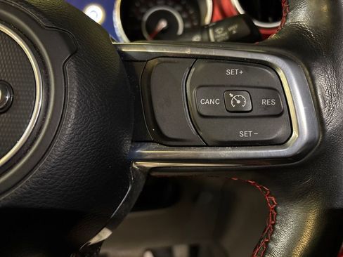 Used 2022 Jeep Gladiator Rubicon w/ Cold Weather Group AWD/4WD image 32