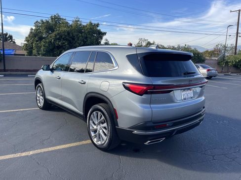 Used 2025 Buick Enclave Preferred image 7