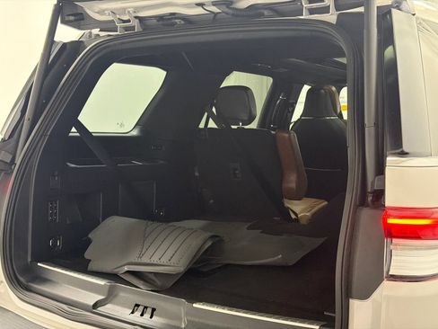 Used 2023 Lincoln Navigator Reserve AWD/4WD image 11