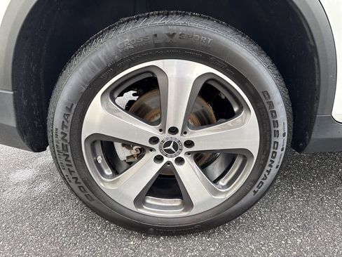 Used 2022 Mercedes-Benz GLC 300 4MATIC w/ Multimedia Package Lite image 9