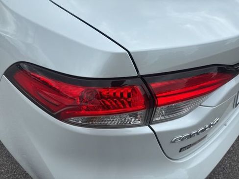 Used 2022 Toyota Corolla LE w/ Premium Interior Package FWD image 10