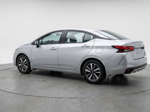 Used 2025 Nissan Versa SV image 6