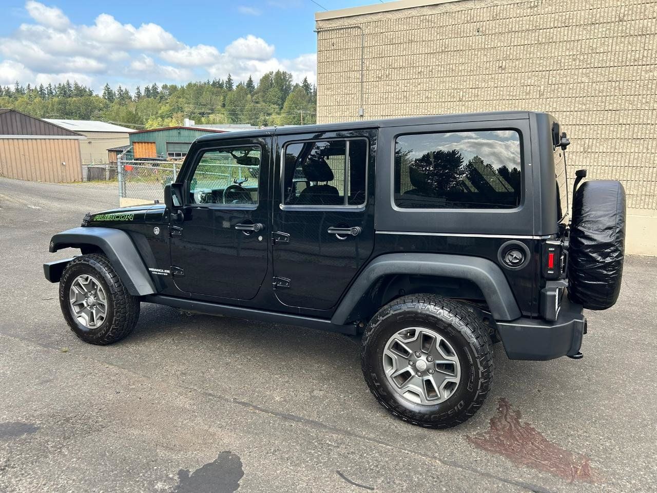 Used 2014 Jeep Wrangler Unlimited Rubicon w/ Connectivity Group AWD/4WD image 7