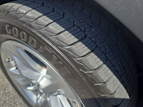 Used 2016 Toyota Highlander Limited w/ Driver Technology Package AWD/4WD image 40