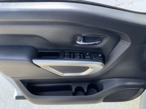 Used 2023 Nissan Titan SV image 9