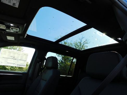 New 2026 Chevrolet Suburban Z71 w/ Comfort Package image 13