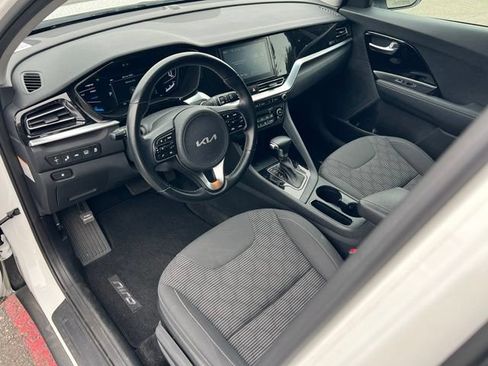Used 2022 Kia Niro LXS w/ Digital Cluster Package FWD image 15