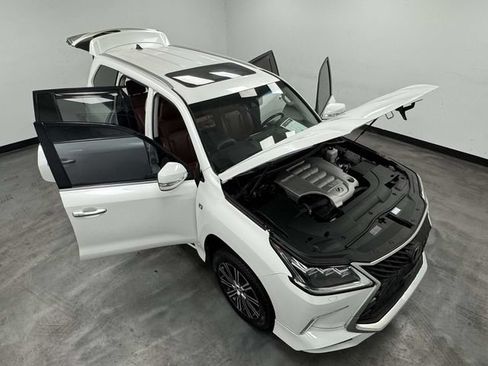 Used 2019 Lexus LX 570 4WD w/ Luxury Package image 14
