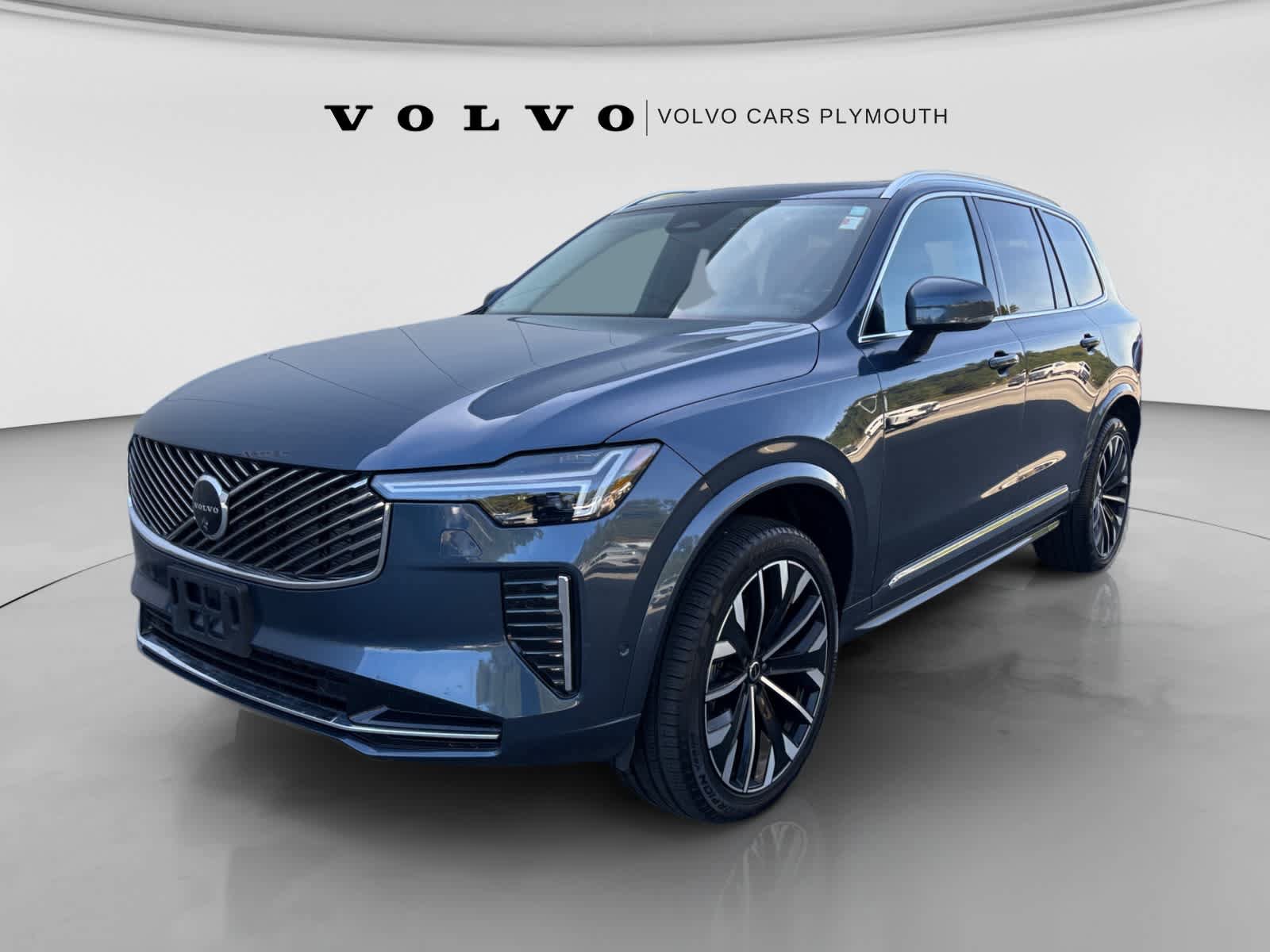 Used 2025 Volvo XC90 B5 Plus AWD/4WD image 3