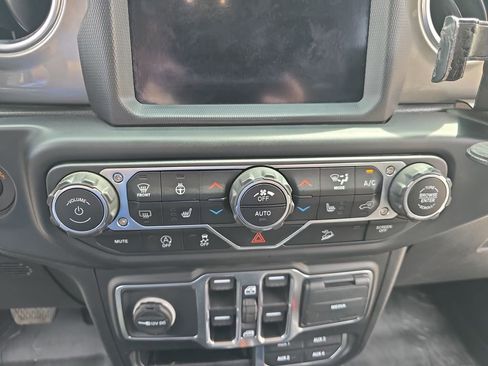 Used 2020 Jeep Wrangler Unlimited Sahara AWD/4WD image 23