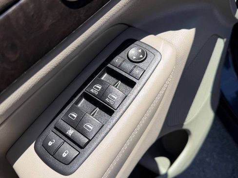 Used 2012 Jeep Grand Cherokee Laredo AWD/4WD image 16
