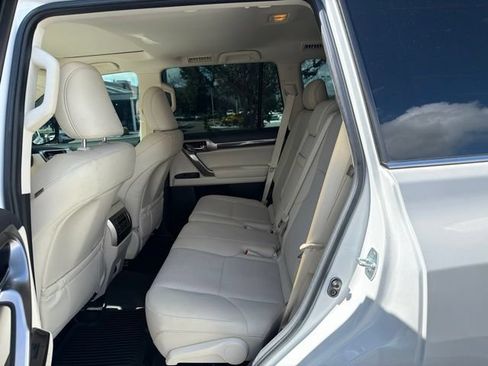 Used 2021 Lexus GX 460 Premium w/ Premium Package AWD/4WD image 9