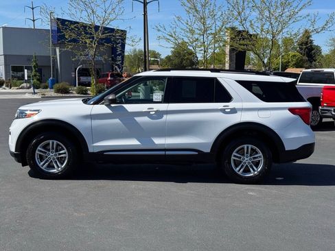 Used 2022 Ford Explorer XLT AWD/4WD image 4