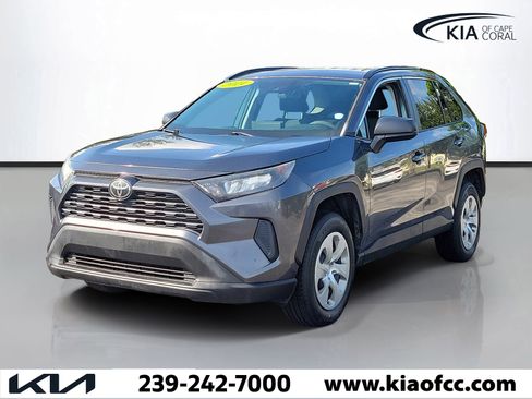 Used 2021 Toyota RAV4 LE FWD image 3