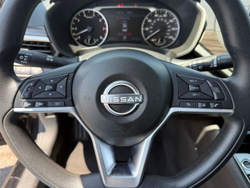 Used 2024 Nissan Altima 2.5 SV FWD image 13