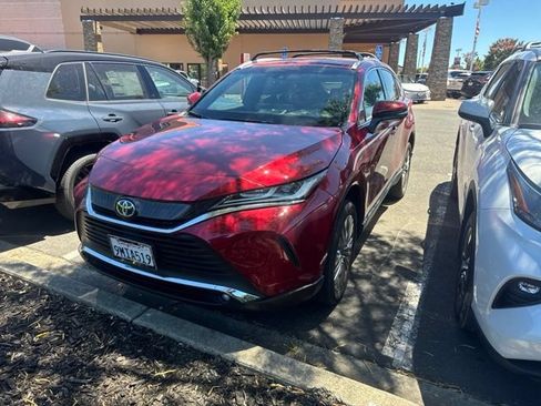 Used 2024 Toyota Venza XLE AWD/4WD image 2