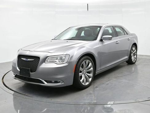 Used 2018 Chrysler 300 Limited w/ Safetytec Plus Group image 3