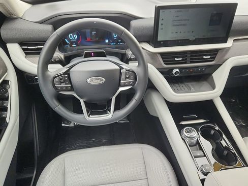 Used 2025 Ford Explorer Platinum w/ LUX Leather Package image 12