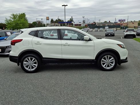 Used 2018 Nissan Rogue Sport S w/ S Appearance Package AWD/4WD image 7