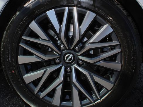 Used 2024 Nissan Altima 2.5 SV image 11