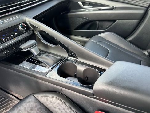 Used 2024 Hyundai Elantra Limited image 15