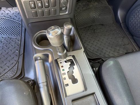 Used 2010 Toyota FJ Cruiser 4WD image 23